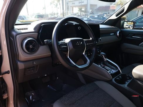 Used 2024 Chevrolet Colorado ZR2 w/ Technology Package AWD/4WD image 16