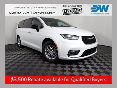 New 2026 Chrysler Pacifica Select