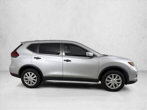 Used 2020 Nissan Rogue S FWD image 2