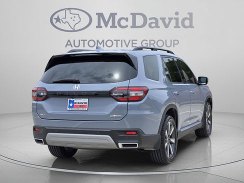 Certified 2025 Honda Pilot Touring image 6