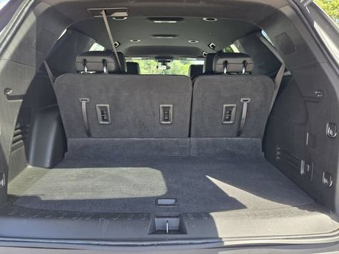 Used 2023 Chevrolet Traverse LT FWD image 14