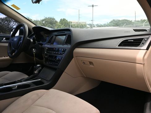 Used 2017 Hyundai Sonata SE w/ Winter Weather Package FWD image 22