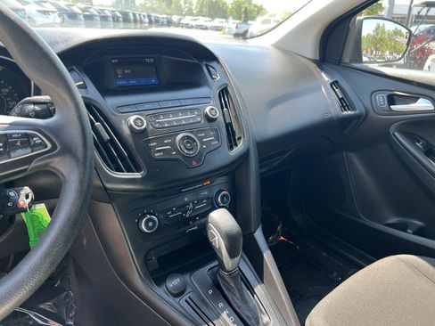 Used 2018 Ford Focus SE FWD image 35