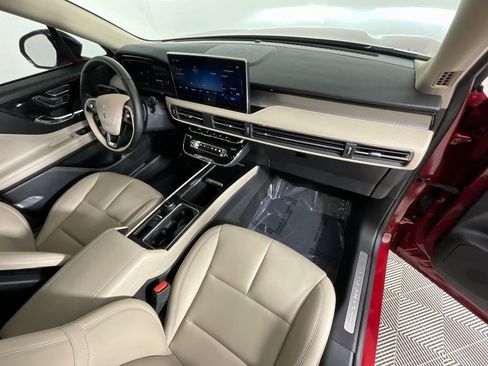 Used 2025 Lincoln Corsair FWD image 18