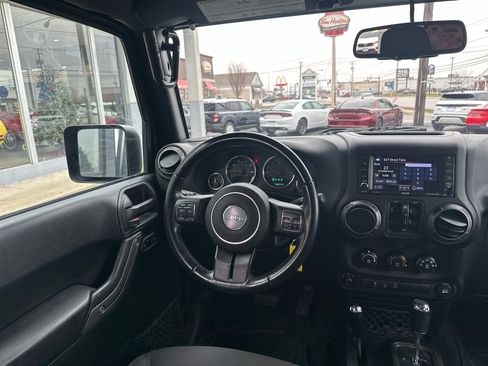 Used 2018 Jeep Wrangler Unlimited Sport S image 40