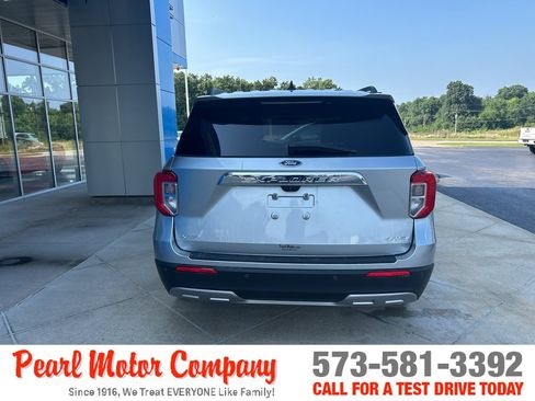 Used 2021 Ford Explorer XLT w/ Equipment Group 202A AWD/4WD image 5