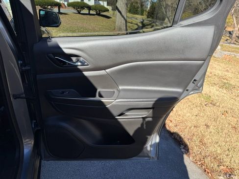 Used 2020 GMC Acadia SLT w/ Driver Alert Package II image 35