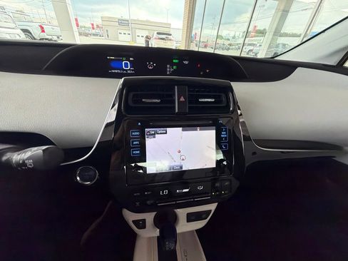 Used 2016 Toyota Prius Three Touring FWD image 22
