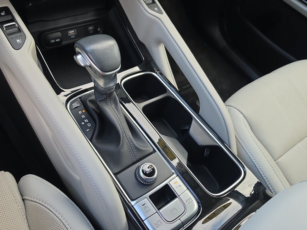 Used 2024 Kia Telluride SX w/ Towing Package FWD image 33