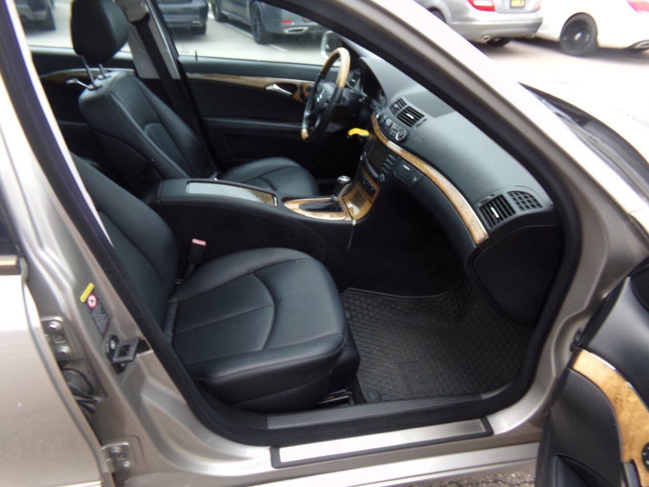 Used 2008 Mercedes-Benz E 350 4MATIC Sedan image 25