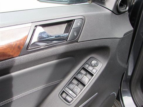 Used 2012 Mercedes-Benz GL 550 4MATIC image 7