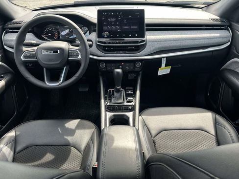 Used 2023 Jeep Compass Latitude w/ Convenience Group AWD/4WD image 14