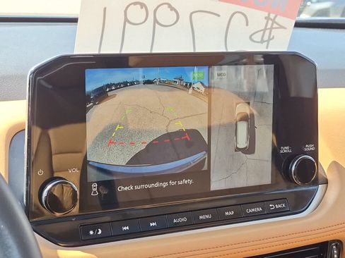 Used 2021 Nissan Rogue Platinum image 16