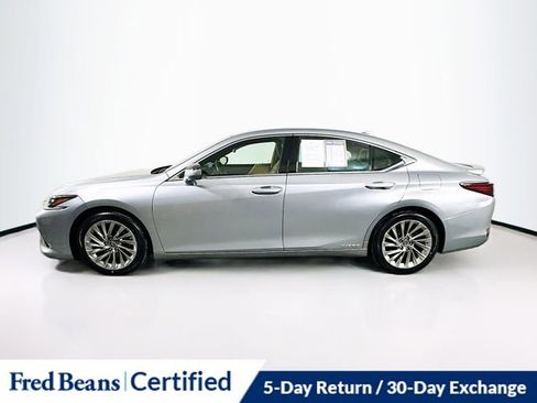 Used 2022 Lexus ES 300h Ultra Luxury image 4