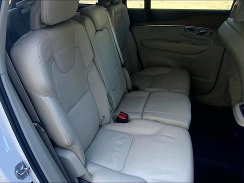 Used 2021 Volvo XC90 T6 Momentum w/ Climate Package image 23