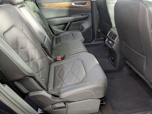 Used 2025 Volkswagen Atlas SE image 34