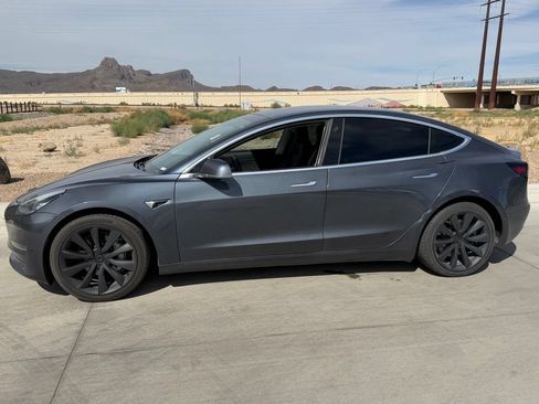 Used 2020 Tesla Model 3 Standard Range Plus RWD image 3