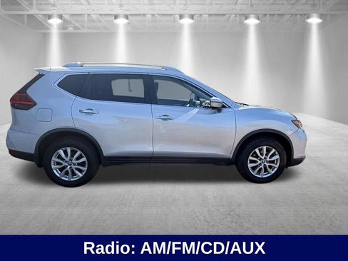 Used 2017 Nissan Rogue SV AWD/4WD image 2