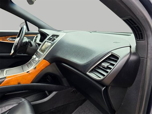 Used 2018 Lincoln MKX Reserve image 15