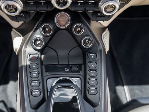Used 2021 Aston Martin V8 Vantage Roadster RWD image 35