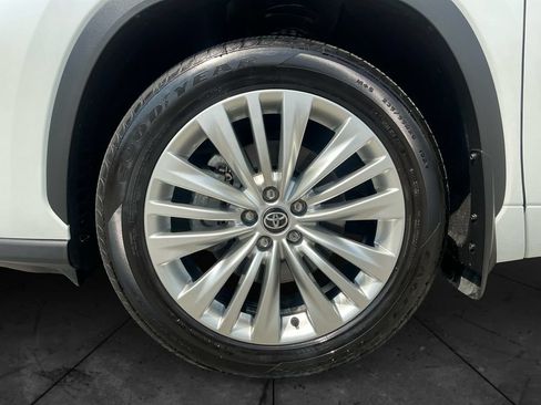 Used 2025 Toyota Highlander Platinum AWD/4WD image 15