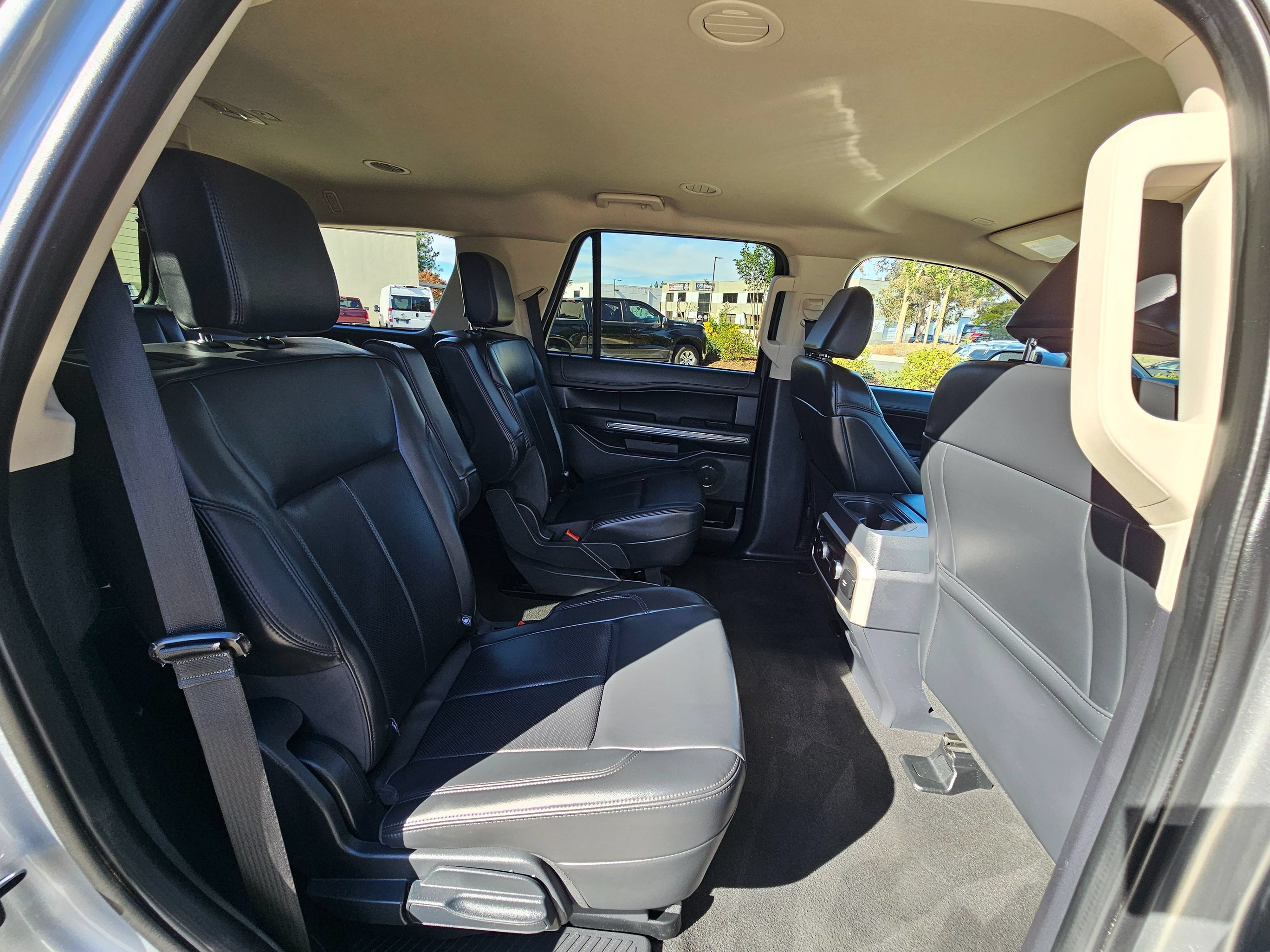 Used 2024 Ford Expedition XLT RWD image 25
