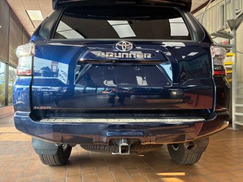 Used 2020 Toyota 4Runner SR5 image 10