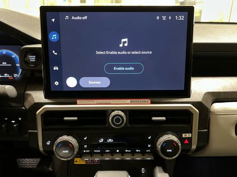 Used 2024 Toyota Tacoma Limited w/ Limited Package (LT) image 20