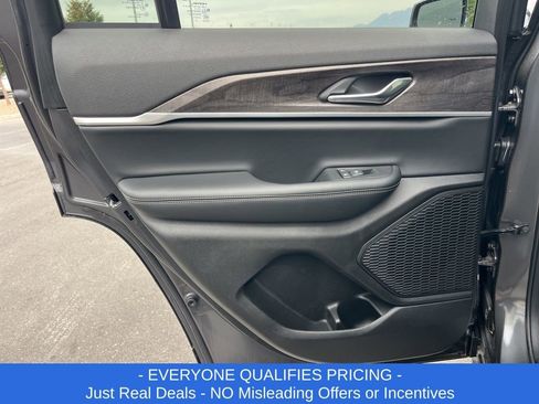 New 2025 Jeep Grand Cherokee Limited w/ Black Appearance Package image 23