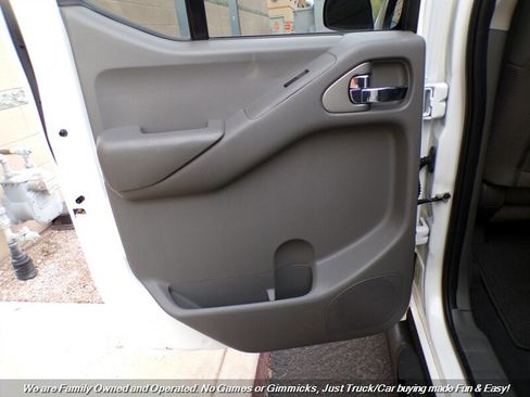 Used 2018 Nissan Frontier SV RWD image 14