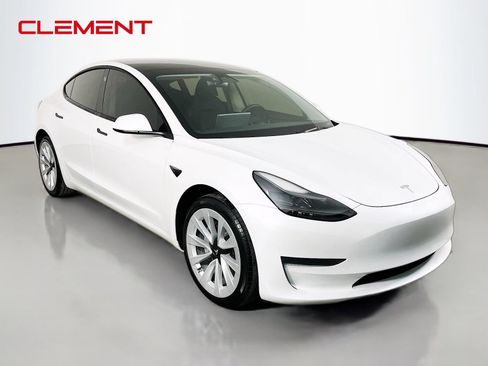 Used 2023 Tesla Model 3 Standard Range RWD image 4