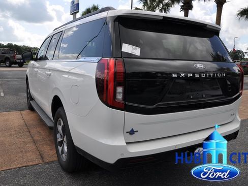 New 2027 Ford Expedition Max Active RWD image 3