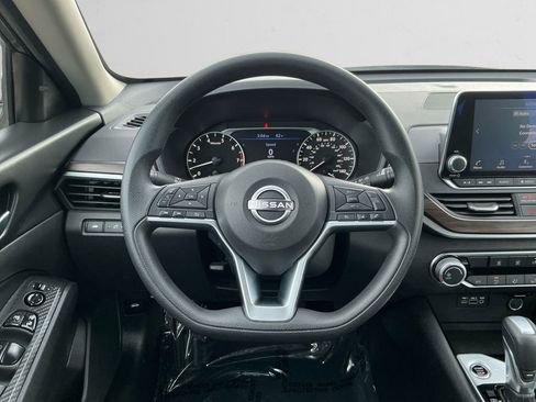 Used 2024 Nissan Altima 2.5 SV image 12