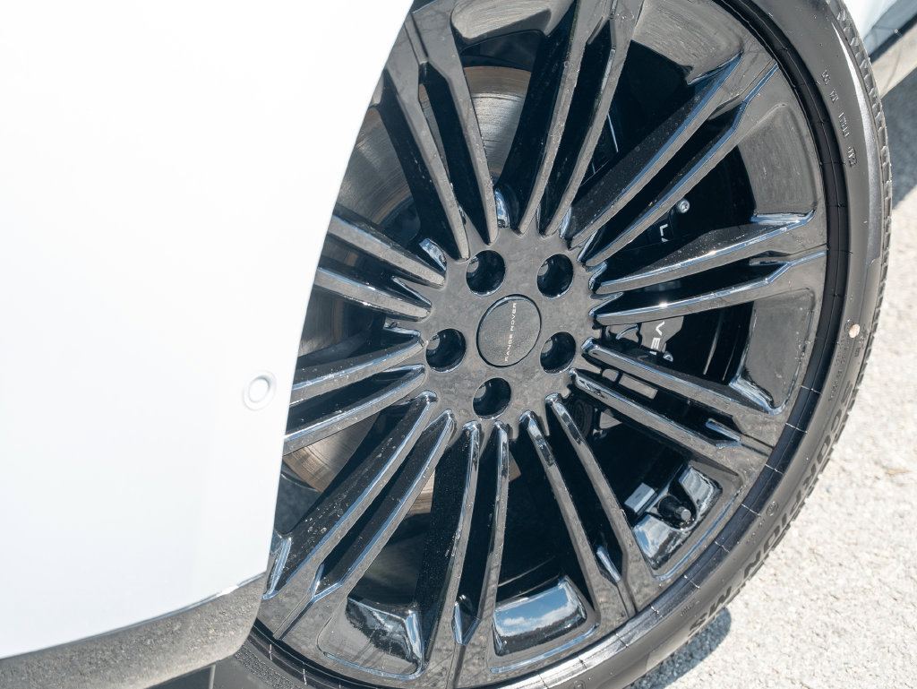 New 2026 Land Rover Range Rover Long Wheelbase SE AWD/4WD image 9