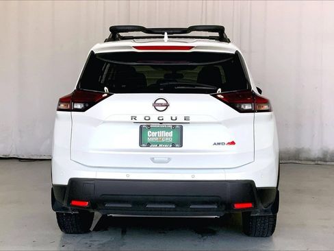 Used 2025 Nissan Rogue SV AWD/4WD image 3