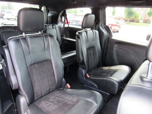 Used 2015 Dodge Grand Caravan SXT FWD image 32