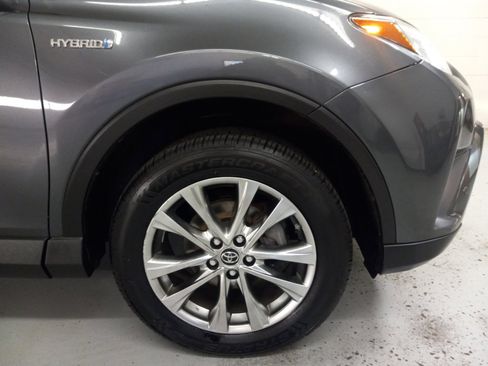 Used 2016 Toyota RAV4 Limited image 3
