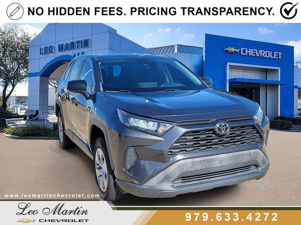 Used 2022 Toyota RAV4 LE FWD image 2