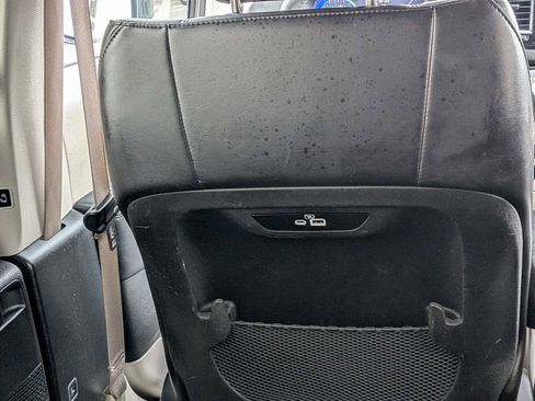 Used 2023 Chrysler Pacifica Touring-L FWD image 13