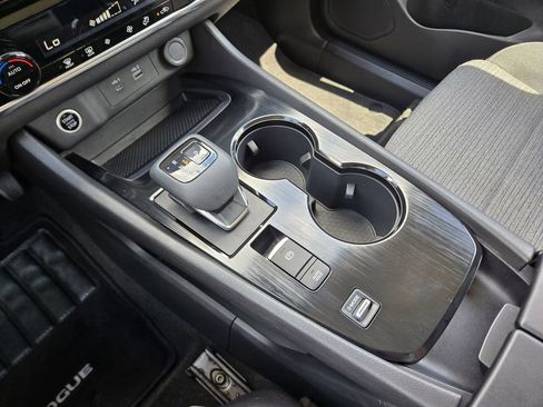 Used 2022 Nissan Rogue SV image 25