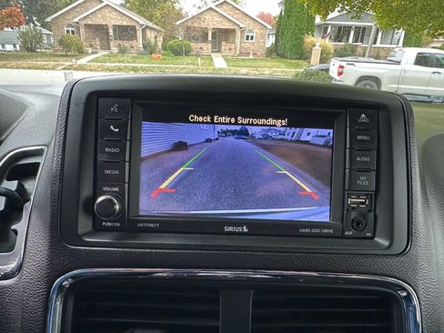 Used 2019 Dodge Grand Caravan SXT image 13