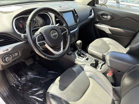 Used 2018 Jeep Cherokee Trailhawk AWD/4WD image 14