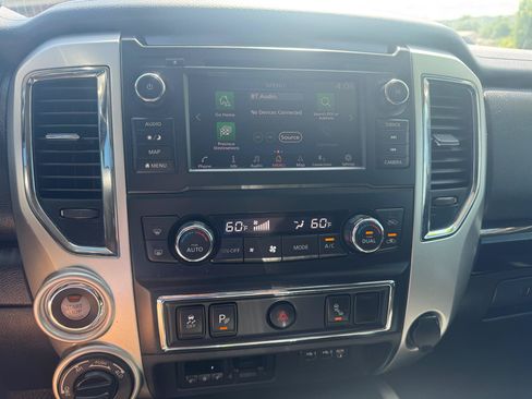 Used 2019 Nissan Titan SV w/ SV Convenience Package AWD/4WD image 14