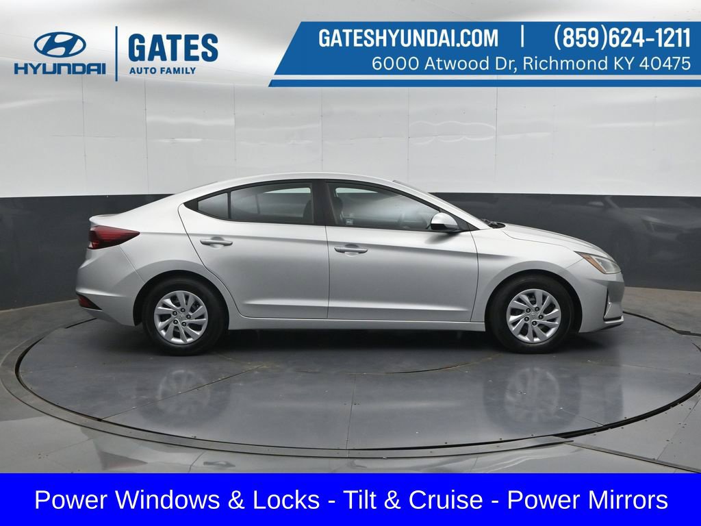 Used 2019 Hyundai Elantra SE w/ Cargo Package FWD image 3