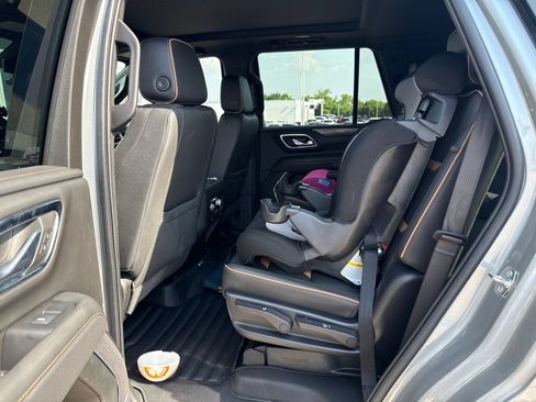 Used 2024 GMC Yukon AT4 w/ Technology Package AWD/4WD image 11