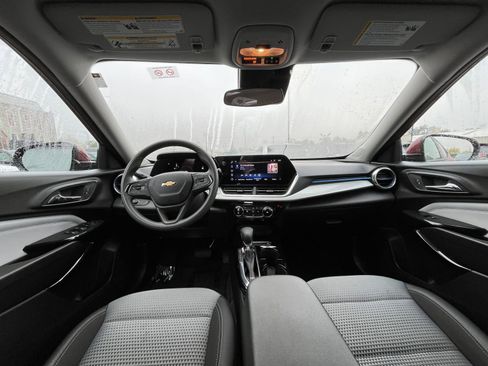 Used 2025 Chevrolet Trax LT image 31