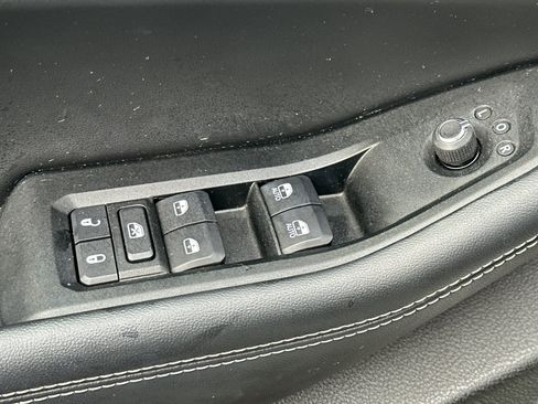 Used 2023 Jeep Grand Cherokee Altitude image 12