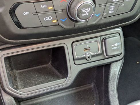 Used 2019 Jeep Renegade Latitude image 25