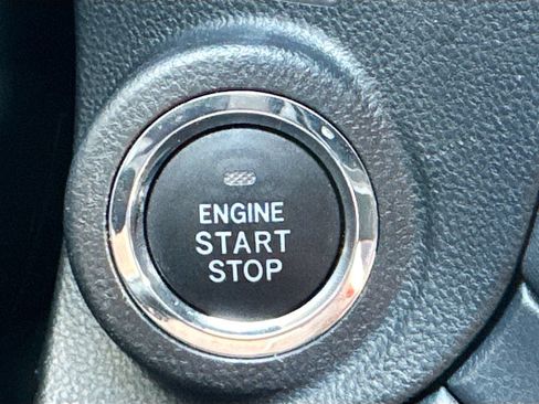 Used 2025 Subaru Outback Limited AWD/4WD image 19