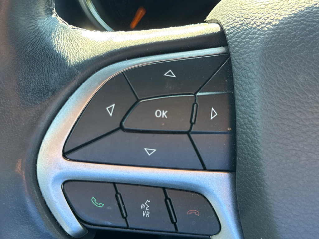Used 2020 Jeep Grand Cherokee Limited w/ Premium Lighting Group AWD/4WD image 28